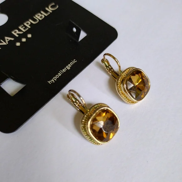 Banana Republic Factory Store Gold Tone Earrings With Amber Colored Crystal NWT - Picture 1 of 4
